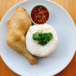 น่องสะโพกต้มนำ้ปลา