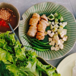 VT แหนมเนือง ชุดเล็กพร้อมทาน 2 ไม้