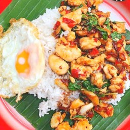 ข้าวกะเพราถาดหอยนางรมไข่ดาว