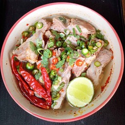 ต้มจืดสาหร่าย เต้าหู้ หมูบะช่อ ลูกชิ้นปลา