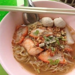 บะหมี่เกี๊ยวหมูแดงต้มยำ