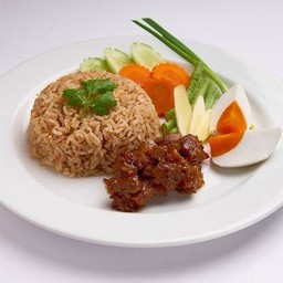 ข้าวผัดน้ำพริกกุ้งเสียบ + หมูหวาน + ไข่เป็ดยางมะตูม