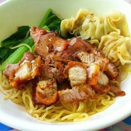 บะหมี่เกี้ยวหมูแดงน้ำ