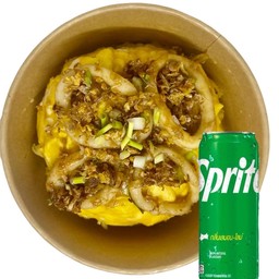ข้าวไข่ข้นปลาหมึกผัดกระเทียม คู่ สไปรท์ หรือโค้ก (ระบุน้ำ)