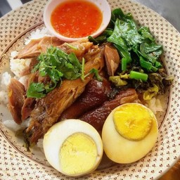 ข้าวขาหมู + ไข่