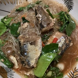 เเกงวุ้นเส้นปลากระป๋องสามเเม่ครัว