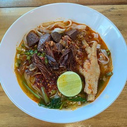 ข้าวซอยน้ำเงี้ยวเส้นสด