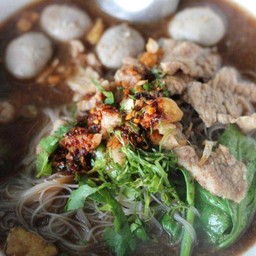 เส้นหมี่ขาวหมูน้ำตก