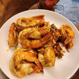 กุ้งกระเทียมพริกไทย (กับข้าว)