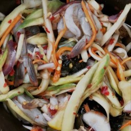 ตำมะม่วงปูปลาร้ากุ้งสด (กุ้ง4ตัว)