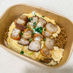 มาม่าหมูกรอบไข่ข้น