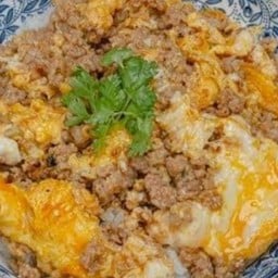 [อร่อยซ่ากับโค้ก] ข้าวไข่ข้นหมูสับผัดกระเทียมพริกไทย +  โค้ก ออริจินัล (กระป๋อง)