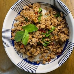 กับแกล้ม ลุงหนวด