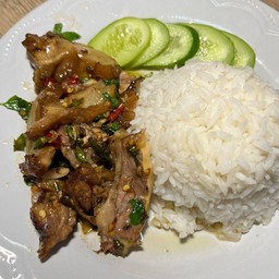 ร้านกะเพราเนื้อคุณโอ๊ะ เมืองสามอ่าว -