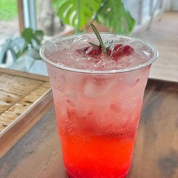 สตอร์เบอรี่ โซดา