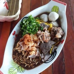 คุณจี๊ดราดหน้ายอดผัก ผัดซีอิ๋ว หมูสะเต๊ะ คุณจี๊ดราดหน้ยอดผัก