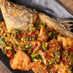 ปลากะพงราดพริกขี้หนู