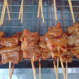 สุดคุ้มหมูปิ้งโบราณ 10 ไม้ ข้าวเหนียว 2 ห่อ