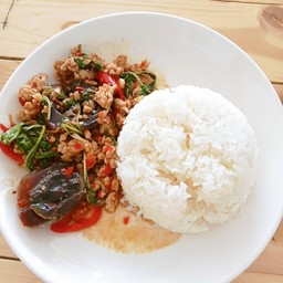 กะเพราไข่เยี่ยวม้า