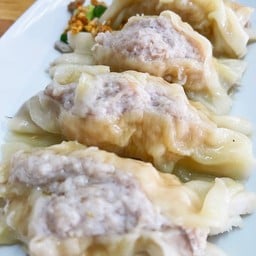 เกี๊ยวต้มไส้ทะลัก ไส้หมูเด้งเห็ดออรินจิ