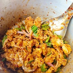 ยำไก่แซ่บ
