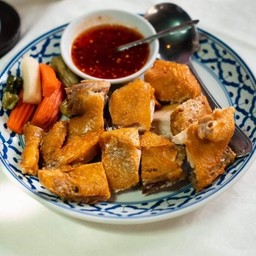 ไก่บ้านทอดหนังกรอบมั้งกี้