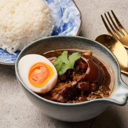 ข้าวขาหมูคาราเมล ไข่มะตูม