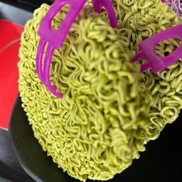 เส้นบะหมี่แห้งเขียว (รสผัก)