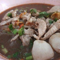 เส้นเล็กหมูน้ำตก