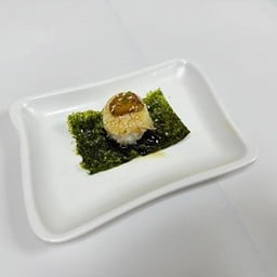 หอยเชลล์ย่างห่อสาหร่ายฟัวกราส์ 1 คำ