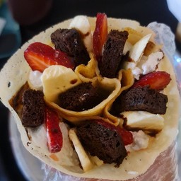 เครปสตรอเบอรี่ กล้วย บราวนี่ครีมนมสด