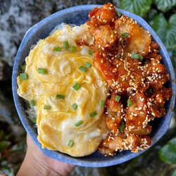 ข้าวหน้าไข่ข้นไก่กรอบซอสเกาหลี