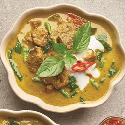 แกงเขียวหวานเนื้อน่องลายพริกขี้หนู