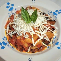 พาสต้าซอสมะเขือเทศและมะเขือม่วง