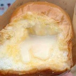 ขนมปังกลมปิ้ง ไส้ทะลัก เนยนม