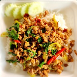 กระเพราหมูราดข้าว