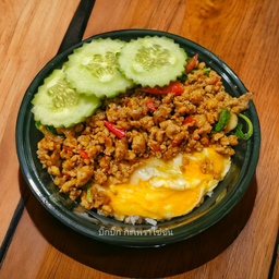 ข้าวกะเพราหมูสับ + ไข่ข้น