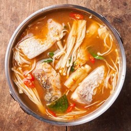 แกงชักส้มปลากะพงเห็ดเข็มทอง