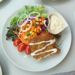 สลัดปลากรอบ