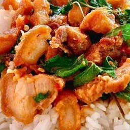 ข้าวกระเพราหมูกรอบ