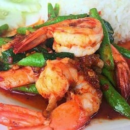 ผัดพริกแกงถั่วฟักยาวกุ้งราดข้าว