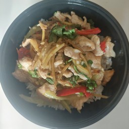 ข้าวหอมมะลิราดผัดฉ่าหมู