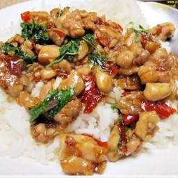 กระเพราไก่ราดข้าว