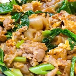 ผัดซีอิ๋วเส้นใหญ่