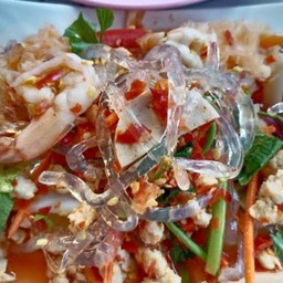 ยำรวมเส้นแก้ว หมูสับหมูยอกุ้งปลาหมึก