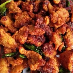ข้าวไก่กรอบผัดพริกแกง