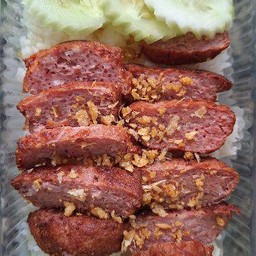 ข้าวหมูก้อน ทอดกระเทียม