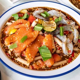 ยำแซลม่อน กุ้งสดไหลบัว