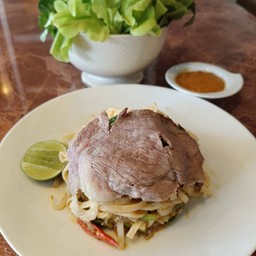 เฝอผัดเนื้อวากิว บางกอก