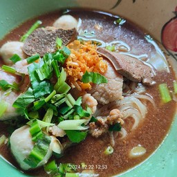 ก๋วยเตี๋ยวหมู น้ำตก
